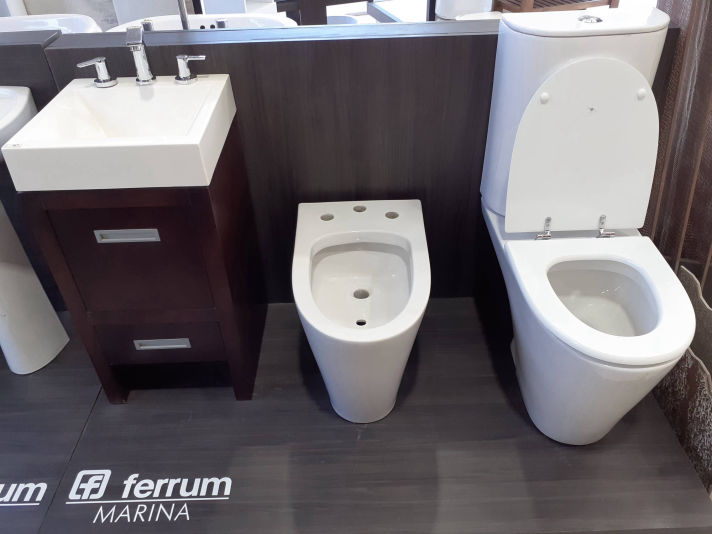 Patio de carga y materiales de obra en Materiales Moreno